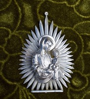 Régi karácsonyfadísz Szűz Mária a kis Jézussal 8,7 x 6 cm ezüst szín