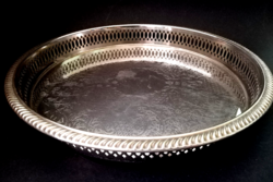 Chiseled silver-plated round metal tray with pierced edge inside