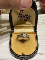 Nagyon szép és különleges 14 kr arany  foglalású brilliáns gyűrű eladó!Ara:80.000.-