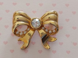 Retro women's brooch with golden bow shaped stone metal badge