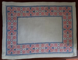 Cross-eyed shredder / tray tablecloth on a panama base in pastel colors