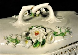 No. 19 End rococo in very beautiful condition remaining toilet container made of porcelain