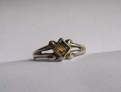 Monet márkájú ezüst gyűrű, sárga kővel - 1 Ft-os aukciók!