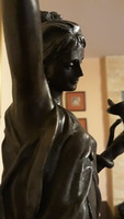 Klasszikusan elegáns bronz Art Deco szobor