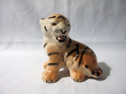 Nagyon szép porcelán tigris kölyök