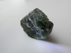 Ritka, természetes, nyers Kornerupin ásvány darab. 5,5 gramm