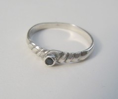 Ezüst gyűrű apró zafír kővel - 1 Ft-os aukciók!