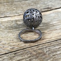 Régi kézműves mozgó gömbös ezüst gyűrű