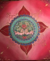 Gyönyörű kézzel festett Mandala