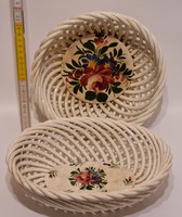 Hollóházi színes virágmintás, fehér riolit porcelán kosár 2 db (1974)