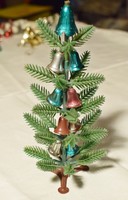Régi retro mini karácsonyfa harangokkal műanyag 19 x 9 cm