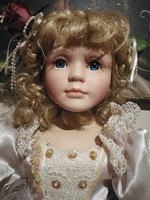 BÁJOS RÉGI ÉLETHŰ PORCELÁN MŰVÉSZBABA