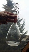Csiszolt virágmintás röviditalos dugós üveg