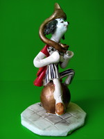 Now it's worth the price!!! Marked ceramic clown figure, extremely rare, damaged