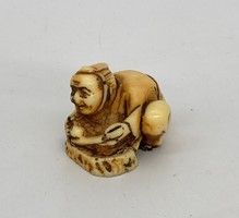 Asian Chinese or Japanese miniature netsuke figurine sculpture