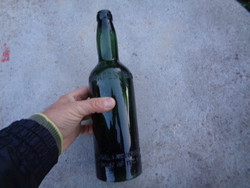 Antik sörös üveg a képen látható állapotban
