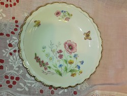 Field floral porcelain plate.