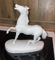 Gyönyörű régi Herendi porcelán fehér ló lovacska nipp nosztalgia darab, Gyűjtői szépség .