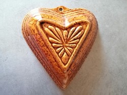 Szív alakú kerámia sütőforma, pudingforma, pástétomos, vagy aszpikos edény