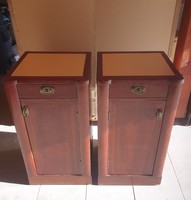 2 bedside tables with lockable drawers, original fittings