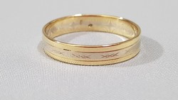 14 K fehér és sárga arany jegygyűrű, karika gyűrű 2,96 g