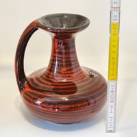 Iparművészeti, piros csíkos, fekete mázas kerámia váza (2007)