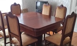 Antik étkező 24 személyesre nyitható asztal 6 kárpitos szék 2 karosszék