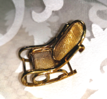 Arany színű mini hintaszék,  babaházba, babaház dekoráció