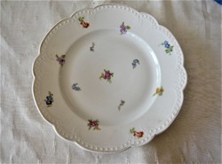 Zsolnay porcelán apró virágos, cirádás szélű lapos tányér