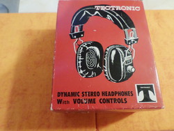 MD 806 BS 1980-ban vásárolt Japán gyártmányú fejhallgató saját dobozában.