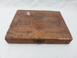 Antik fadoboz Patria Schildnadeln feliratos régi csatos doboz