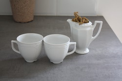 Fehér porcelánok 2db csésze, 1db kiöntő- szépek, hibátlanok