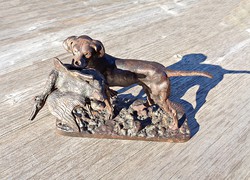 Régi öntöttvas vadászkutya zsákmányával, Aninai emlék szobor
