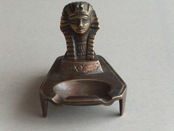 Antik patinás bronz Kleopátra fejes hamutartó, hamutál