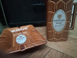 Suntory (Japán leghíresebb whiskyje) vízes kancsó és hamutartó a Buchan Portobello Scotland terméke