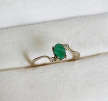 Smaragd és gyémánt köves gyűrű