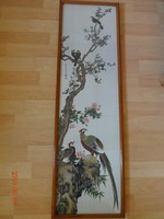 Gyönyörű, régi, selyemre hímzett kínai falikép üvegezett fa keretben, madarak virágzó fa ágán
