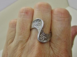 Különleges csavart kézműves ezüst gyűrű