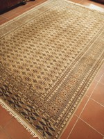 320 x 230 cm kézi csomózású Bochara szőnyeg eladó