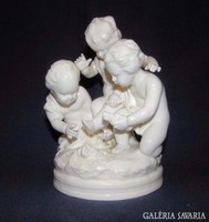 Ancient Thuringian or Neapolitan three-figure putto porcelain figurine