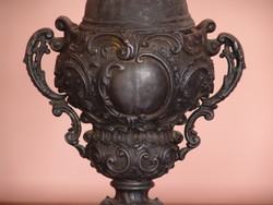 Spiator is a particularly rich motif kerosene lamp