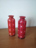 Antik, nagyon régi, piros, virágos üveg váza