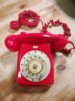 Retro tárcsás piros telefon