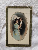 Antik kézzel színezett romantikus fotólap/képeslap, elegáns szerelmes pár, hölgy kalapban