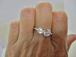 Nagyon elegáns dupla köves ezüst gyűrű