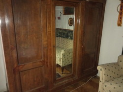 Antik intarziás Biedermeier 3 ajtós tükrös ruhásszekrény