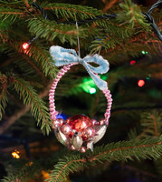 Régi Gablonz üveggyöngy és zsenília dísz kosár - retro karácsonyfadísz, karácsonyi dekoráció