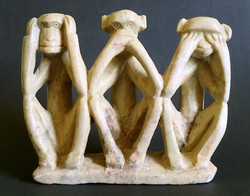 Régi retró kézzel faragott zsírkő faragás figura szobor három bölcs majom