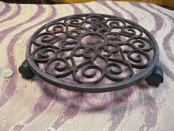 Cast iron saucer with rolling g 81/2