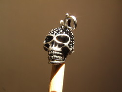 Silver skull pendant decorated with garnets (181223)